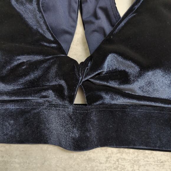NWT Fabletics Oasis Twist-Front Velour Sports Bra - Navy Blue - Medium (8) - Picture 2 of 8